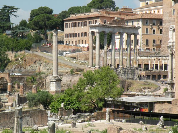  colonnes de temples en ruine